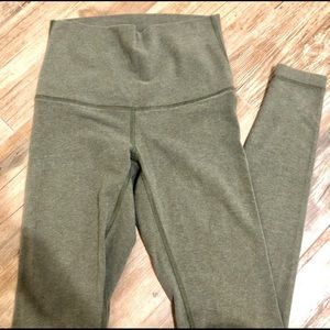 Lululemon High Rise tight 28" legging, size 6